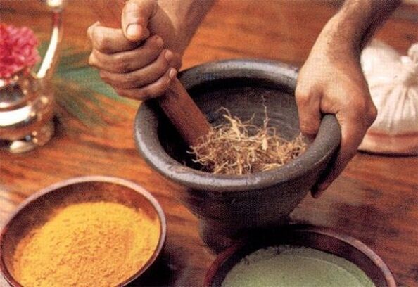 Obtener materiales vegetales para agrandar el pene es un proceso largo y laborioso.